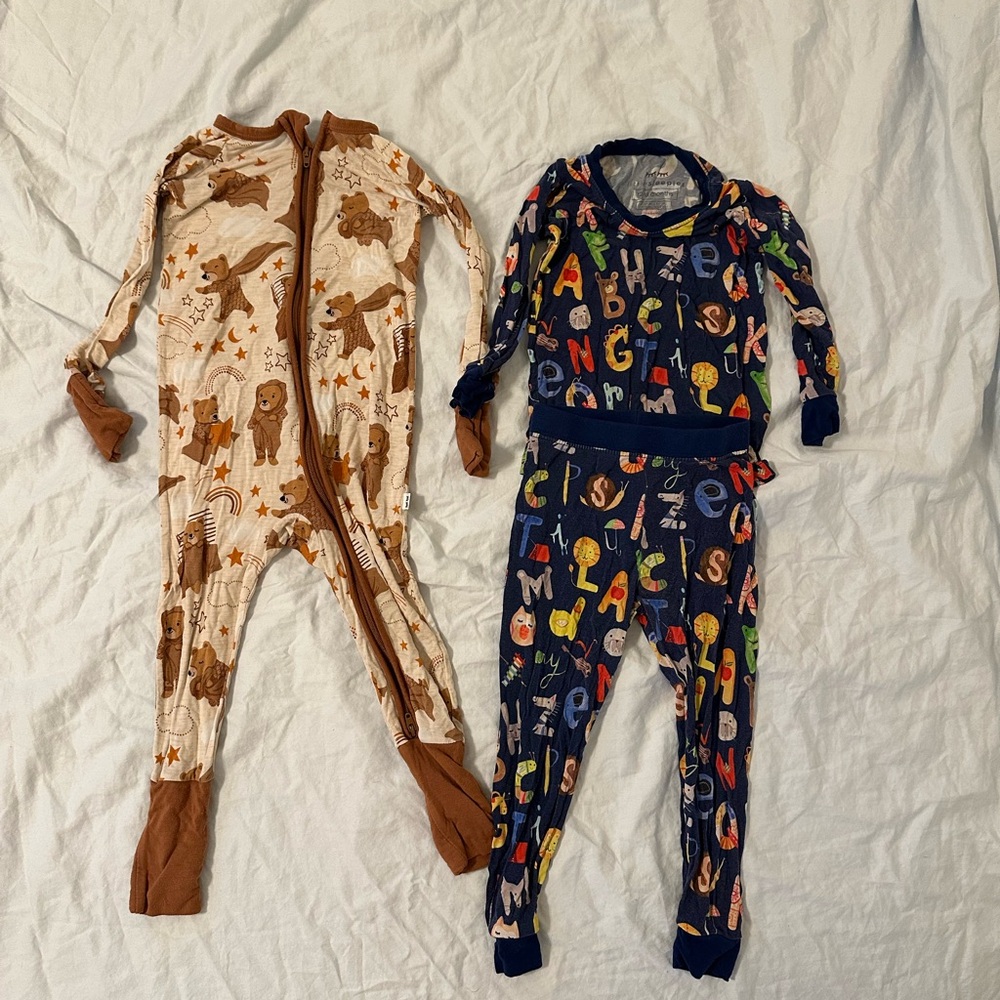 Set of 12-18M little sleepies pjs